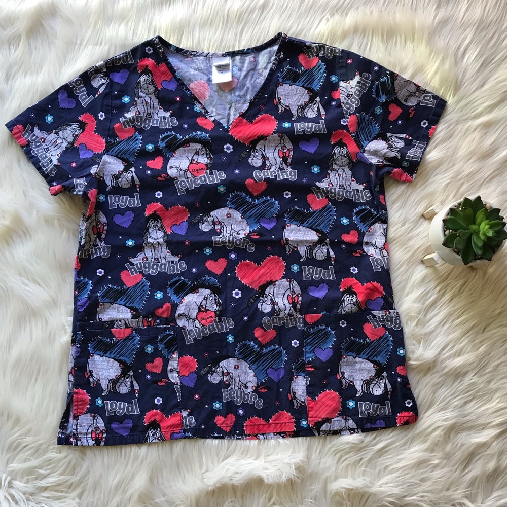 💲🔴Disney nursing scrubs uniforms top size M